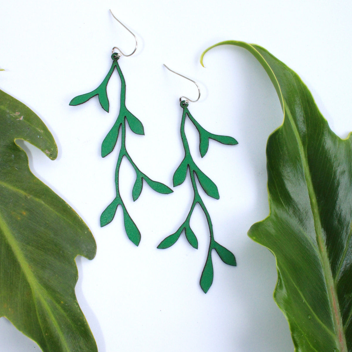 Vine Dangle Leather Earrings – Lightweight, Stylish & Nature-Inspired