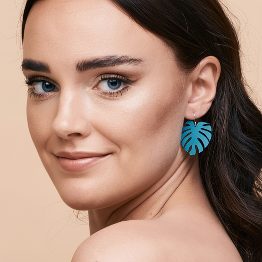 Model with soft closed-mouth smile