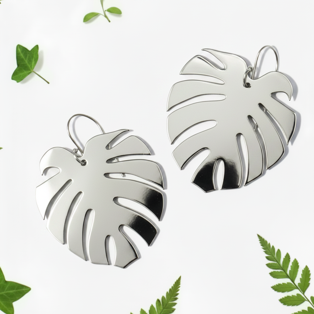 Monstera earrings in metallic silver